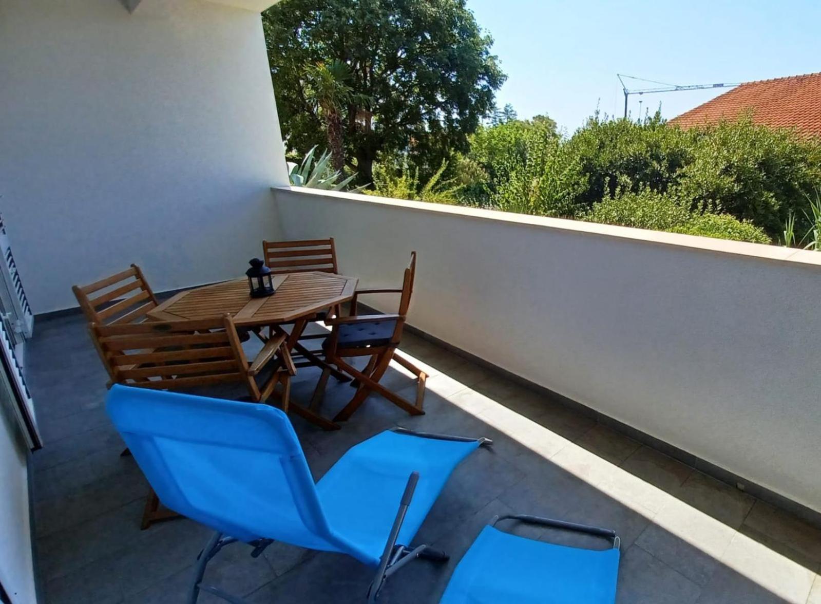 Apartments Daria Krk Town Exterior foto